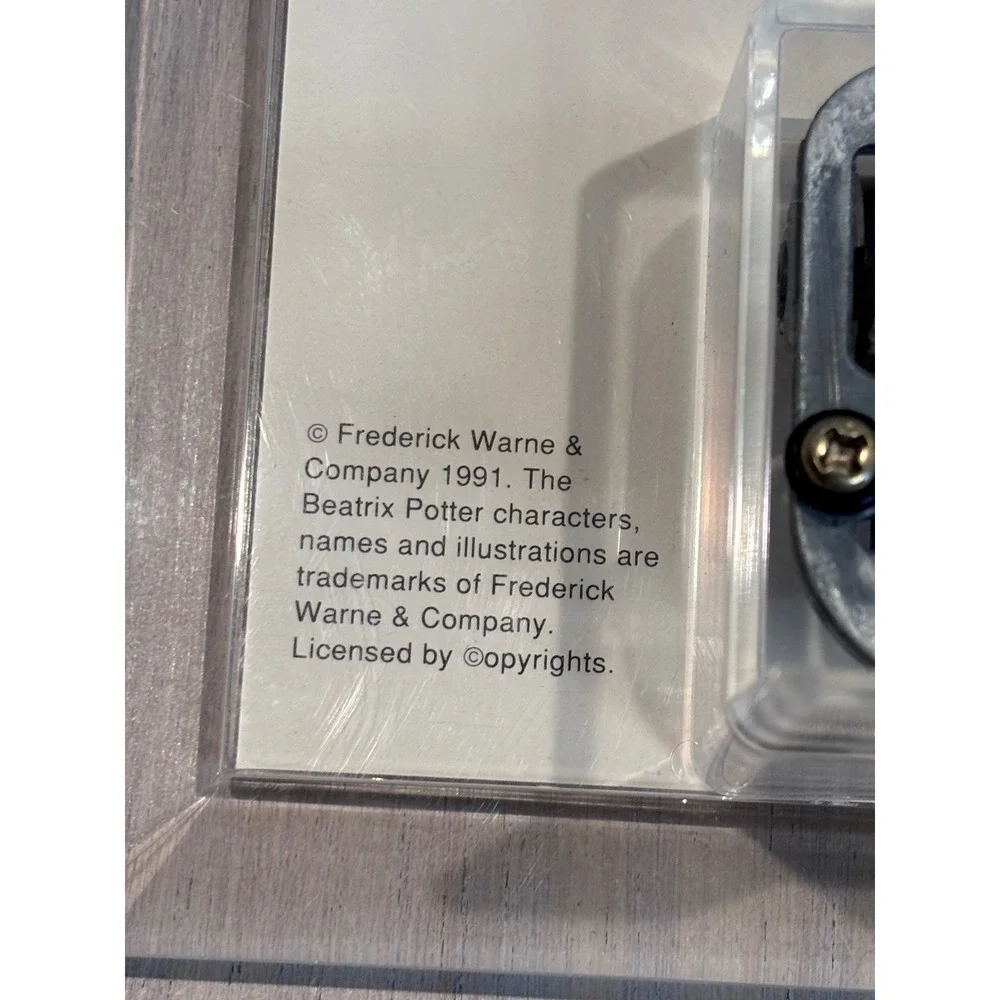 Vintage 1991 Beatrix Potter Musical Moments Acrylic Photo Frame Gold Crest BP127